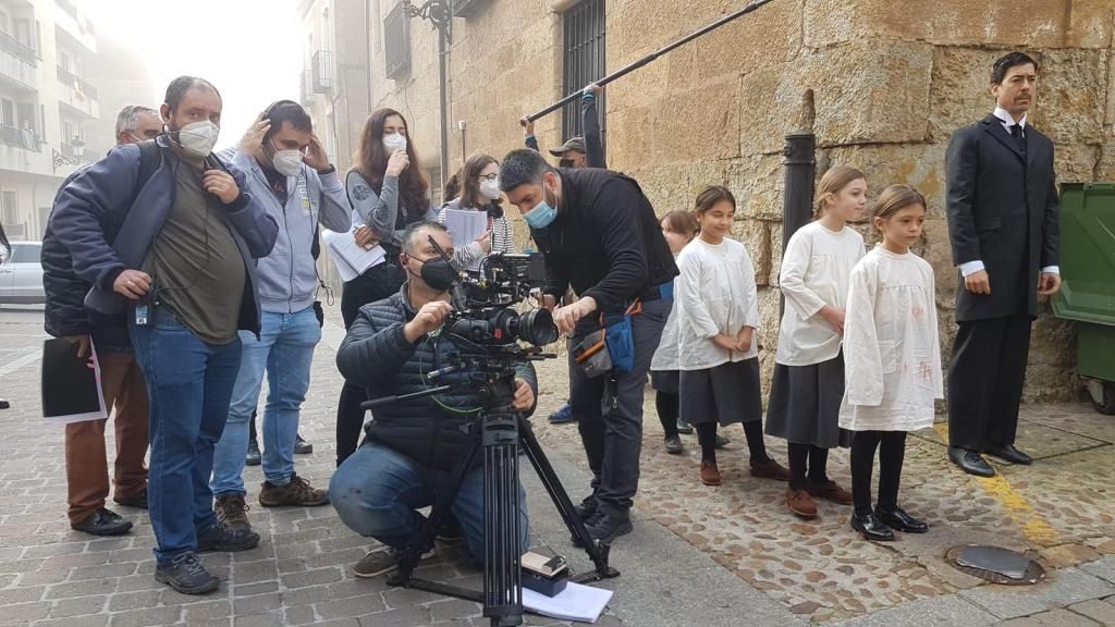 RealSantuario's tweet photo. Estamos muy ilusionadas por el rodaje de la película biográfica de Madre Petra. 
Hemos podido hablar con Marian Arahuetes y explicale que supone para nosotras esta película y como vemos nosotros a nuestra fundadora....
https://t.co/elxz3TBFuu
#MadrePetra #biopic #carismamd https://t.co/YyhMglCba2
