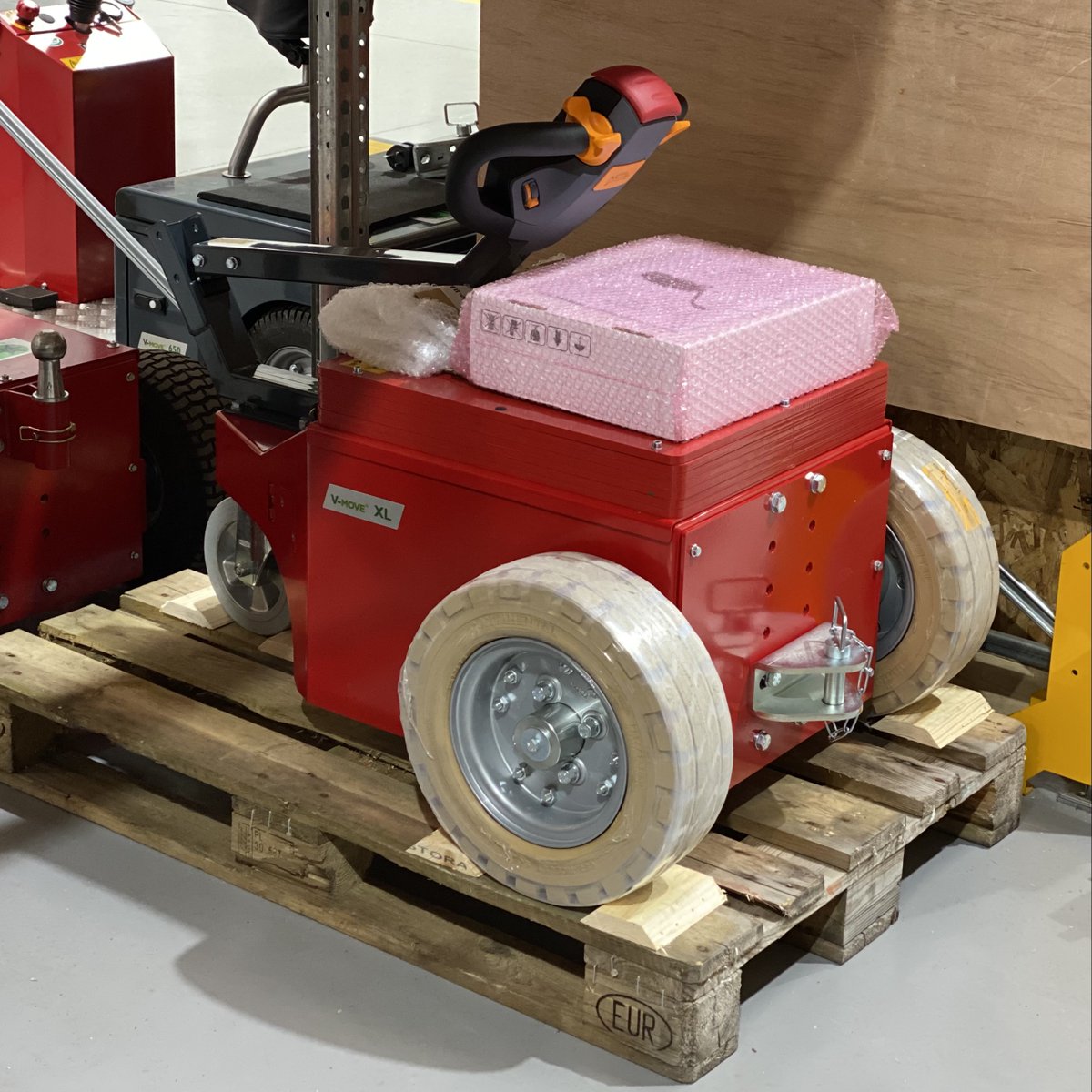 industar_uk's tweet photo. One of our tow tugs ready to go to its new owner!

This V-Move XL was ordered with a few fancy extras, including these none-marking wheels. 

💻 info@industar.co.uk
☎️ +44 (0)370 741 7600
📲 Message us on our socials

@VerhagenLeiden #verhagenleiden #towtugs #vmove #industar https://t.co/3RmiS7Gj0g