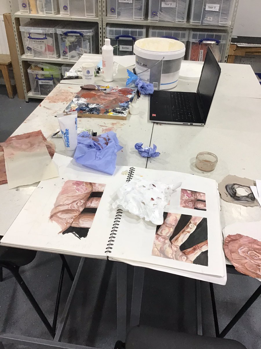 CHSArtDesign's tweet photo. Very busy twilight session in Creative Arts this evening, some awesome outcomes emerging! #whoneedsaweekend #yr11and12arefab https://t.co/tNRyCRS2m5