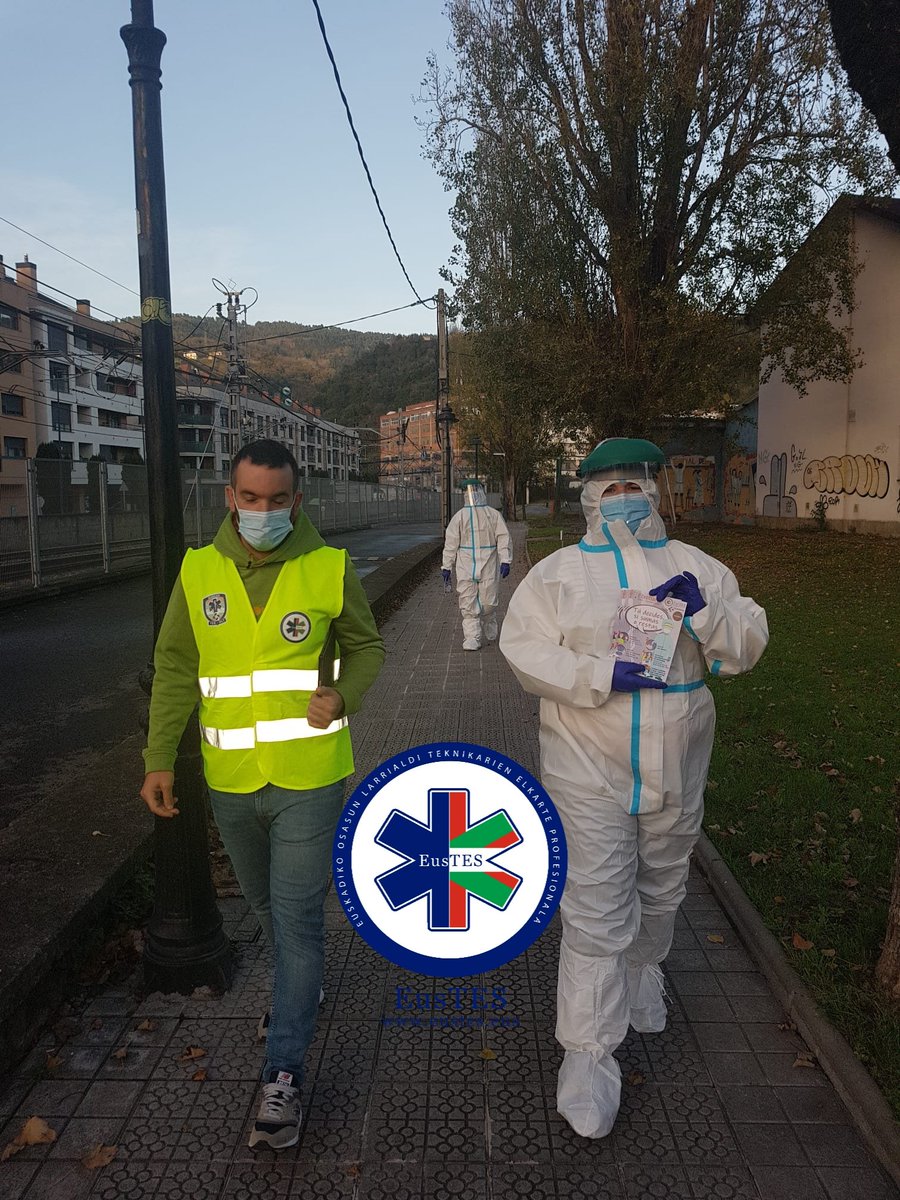 eus_tes's tweet photo. Ya hemos comenzado en @EtxebarriBizi con la campaña de concienciación. Si nos ves, no te asustes, solo expondremos lo que podría sucederte a ti o a tu familia si no sigues las medidas de higiene y uso de mascarilla. 

TU DECIDES SI SUMAS O RESTAS.

#TESVisible https://t.co/Urqm6Jgvzu