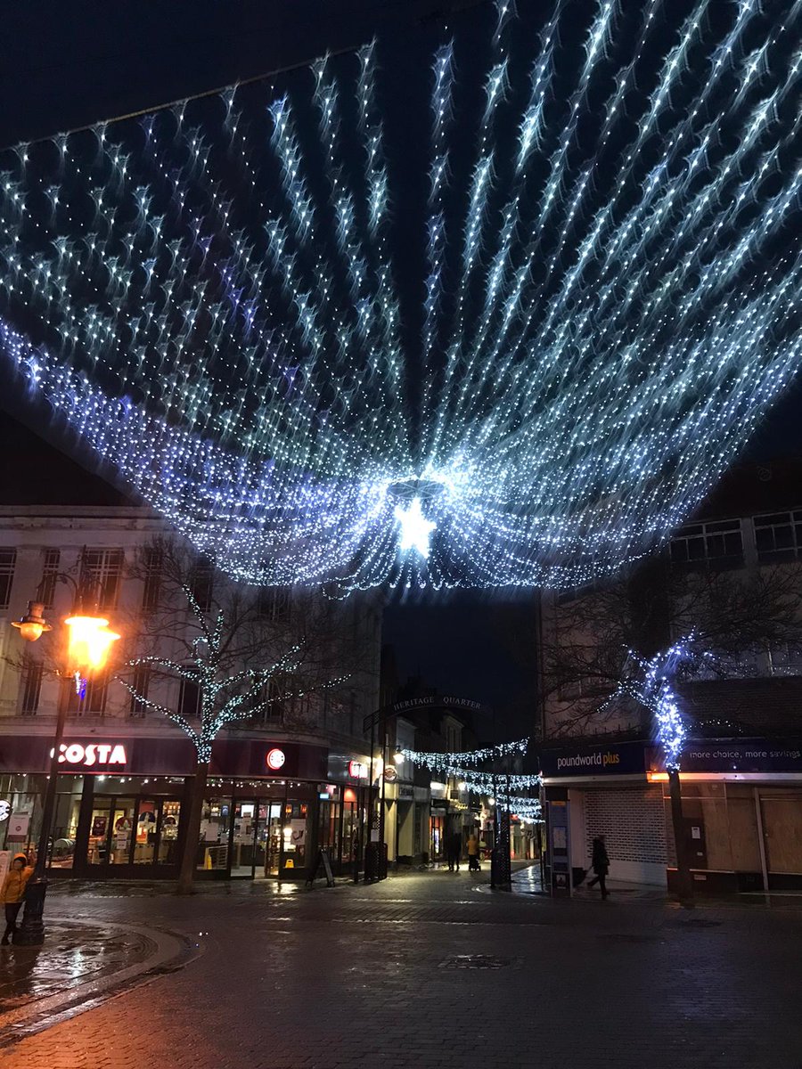 Visit_Gravesham's tweet photo. Take a look at the splendid 🎄 on Community Square, #Gravesend, all decorated for #Christmas 🎅

❤ #Gravesham 🎄 https://t.co/mljGzPcnIf