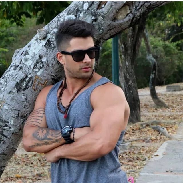 Mi ídolo numero 1 de Venezuela el mejor !!!!... síganlo <a href="/LariLarino/">Jose larino lari</a>