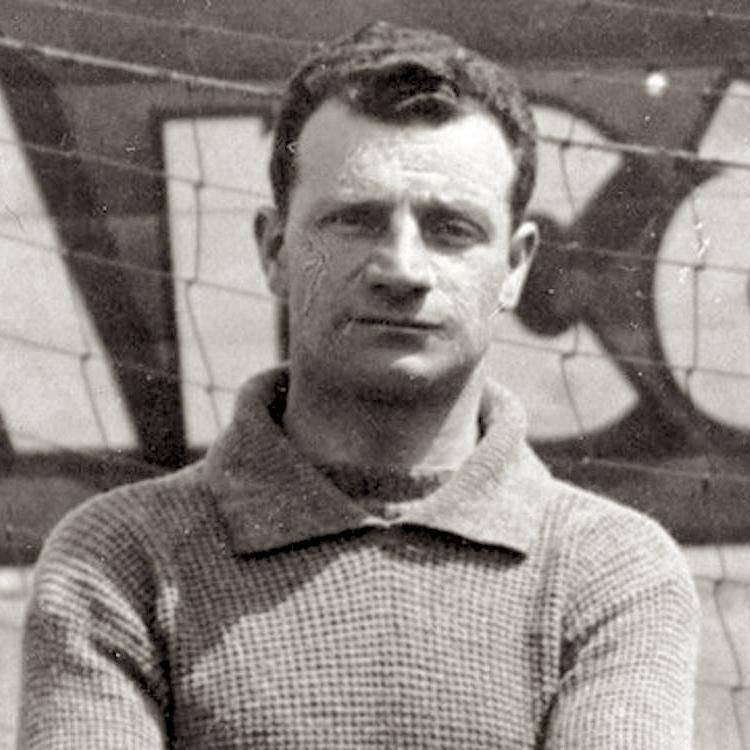 Jack Greenwell - Durham miner and the longest-serving manager in the history of  @FCBarcelona. While manager of  @SantaFe, he died in Bogota  #OnThisDay in 1942. Born in Crook in 1884, he began his working life alongside his father at the local colliery. (1/7)