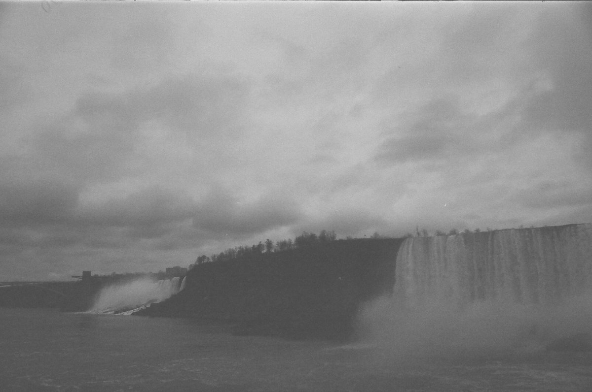 filmdevelop's tweet photo. Hey, it is #fupfriday and in this episode, we return to the metric side of Niagara Falls. I took this on New Year's day and it was the first time I had visited anglophone Canada in 20 years. Sadly, I didn't visit Swiss Chalet. #BelieveInFilm https://t.co/gKgtNutk20