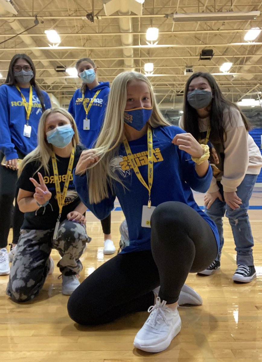 MaddyPertle11's tweet image. Ending off the week with #SPIRITDAY!! My favorite day! Let’s see everyone repping their Sandburg merch today! 🦅💙💛#SpiritWeekChallenge #EastVsSandburg @SandburgHS @Sandburg_fanz #GOEAGLES