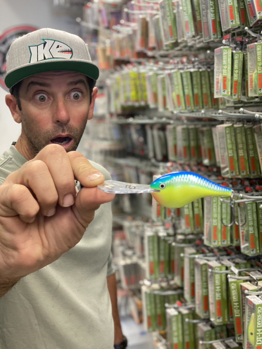 mike_Iaconelli's tweet photo. With water temps dropping this is an absolutely special bait for when the fish are heading to their deep winter holes. Not only is this a Massive Crankbait but you can get this down over 20ft on just a single cast!! #rapala #dt20inhisface #inhisface https://t.co/vetJY0oVEv