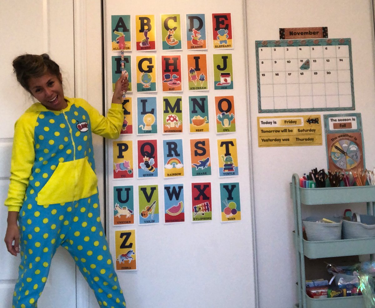 vasquezteaches's tweet photo. If you give your students something to look forward to, it will pave the way for opportunities for learning. Your students may surprise you yet! #fundayfriday #crazyhairday #pjday #inquirybasedlearning #spontaneouslearning #fridaymorning #virtualschool #kindergarten https://t.co/xHCbSmOvSV