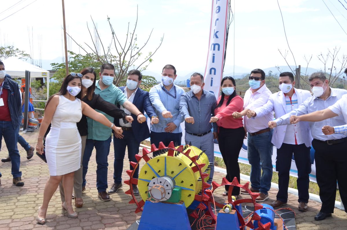 JefaturaMachala's tweet photo. #ElOro | Ahora gdor. @DannyGamezO participa del acto de colocación de primera piedra del proyecto Eco-Parque Industrial Minero Portovelo, el primero de este tipo en el país. Iniciativa de la empresa orense #Ecoparkmining que busca el cambio de la situación actual de la minería. https://t.co/RVQRloYdH3