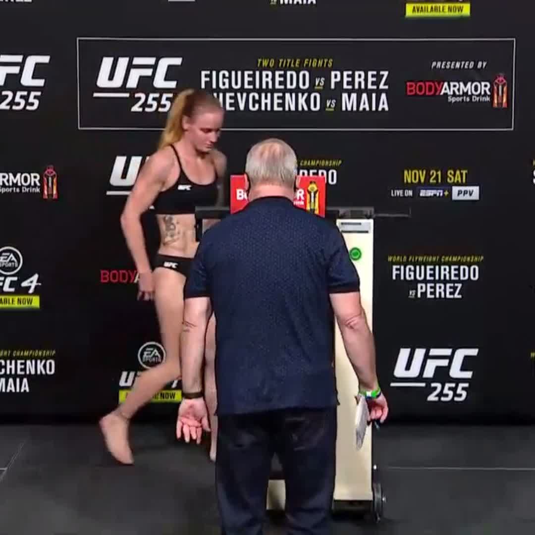 124.5 pounds for women's flyweight champ Valentina Shevchenko! #UFC255
https://t.co/J2lErU3kOC