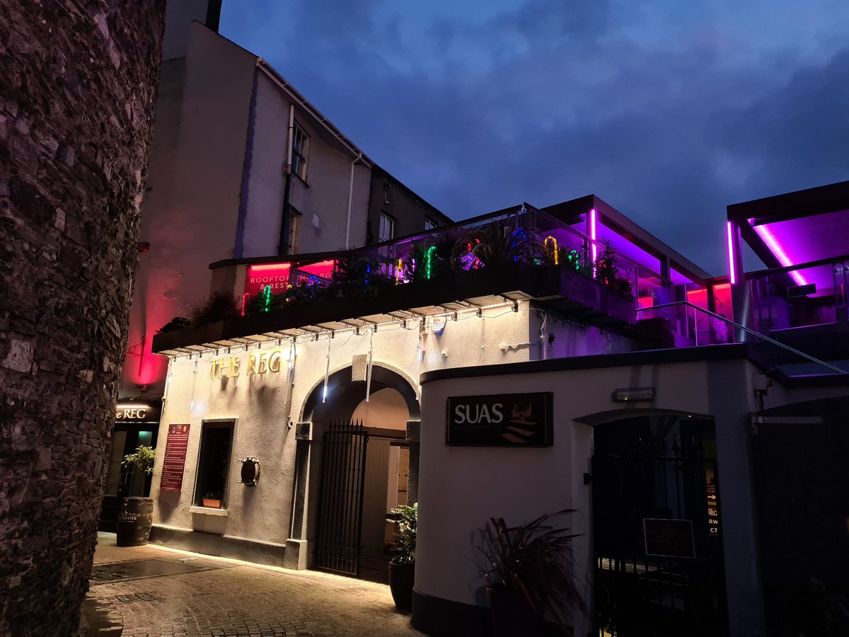Here's hoping we all get the chance to welcome you all over the Festive Season for some safe socialising! We're really looking 4ward to the prospect of delivering excellent food and friendly service this Xmas 🧑‍🎄  #KEEPTHELIGHTSON <a href="/VFIpubs/">VFI</a>