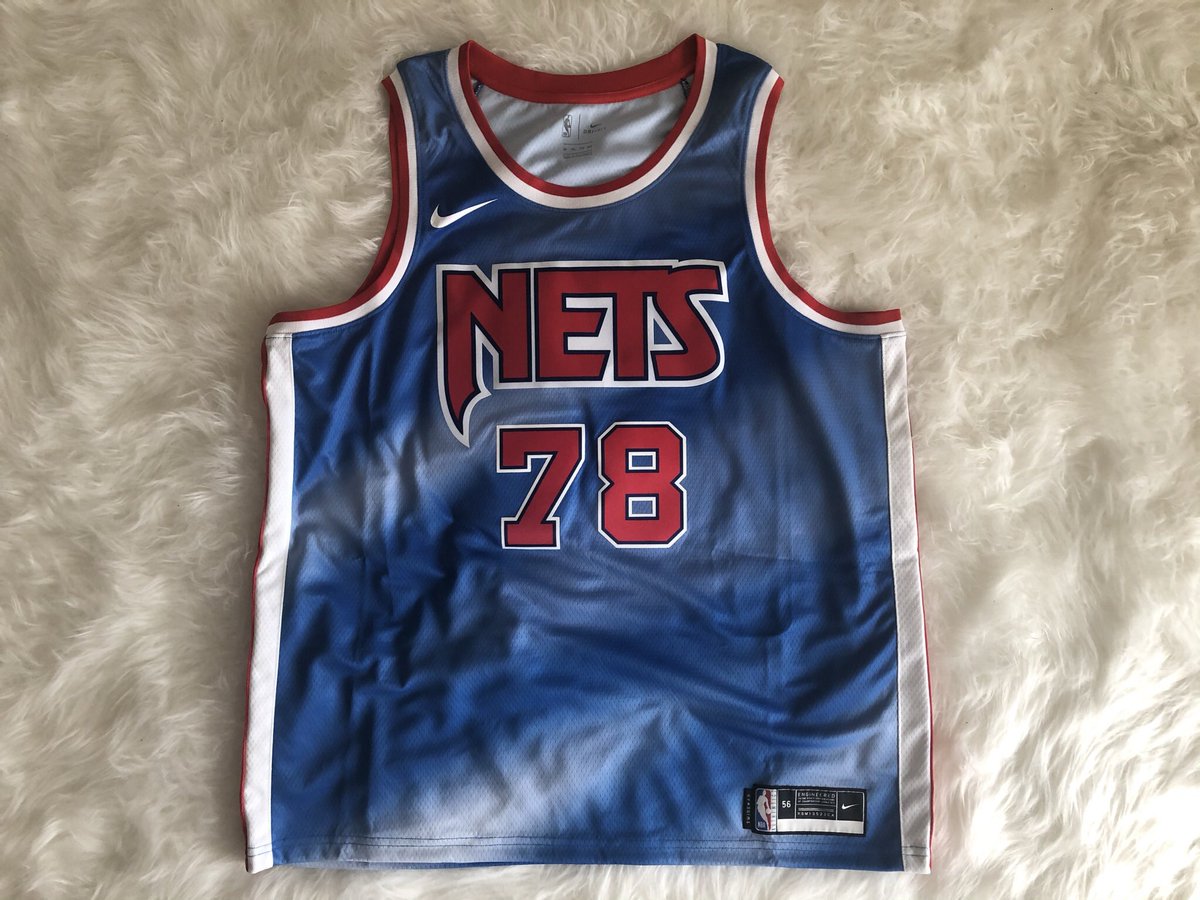 OGKINGCURT's tweet photo. Big Shout out to @BSE_Global and @jtpruss for treating me nothing less than King! This gift will always remind me of the season we had. 

Thanks @choc @Randomz @Shuttles @Wavy @PottsJackson @Chess2K and my 🐕 @WaelAnk. It wasn’t perfect but definitely worth it! https://t.co/B44qqpeI6z