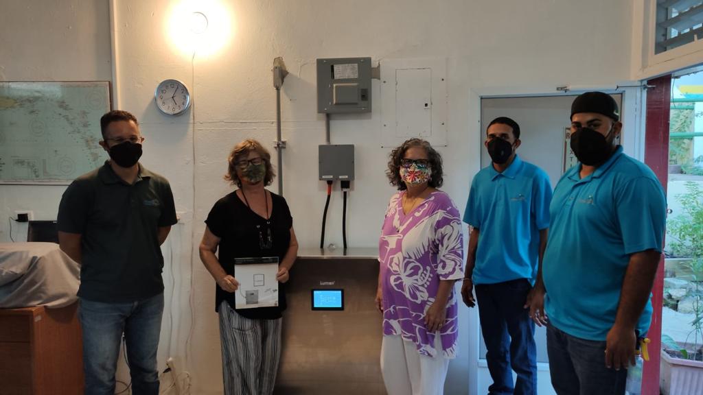 inversolpr's tweet photo. Nuestro programa Rayos de inverSOL, se creó para ayudar a la comunidad. Ahora la organización sin fines de lucro Mujeres de Islas, en Culebra, tendrá energía siempre con Lumen de inverSOL. Sistema de energía renovable instalado utilizando los debidos protocolos de salud. https://t.co/FaLgFW3aA7