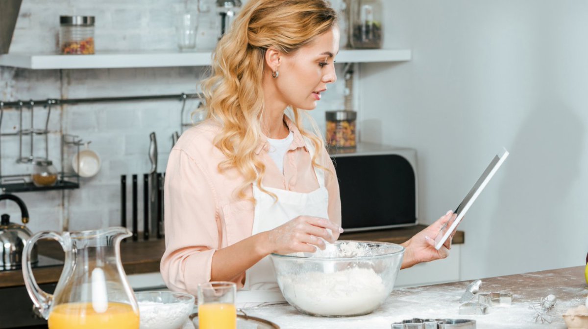 FlexxMag's tweet photo. Woman Cooks With 14 Types Of Flour, Still Mixes Up Asian Coworkers (https://t.co/VK4sx2oI6G) #flexx https://t.co/enRoAEBUKu