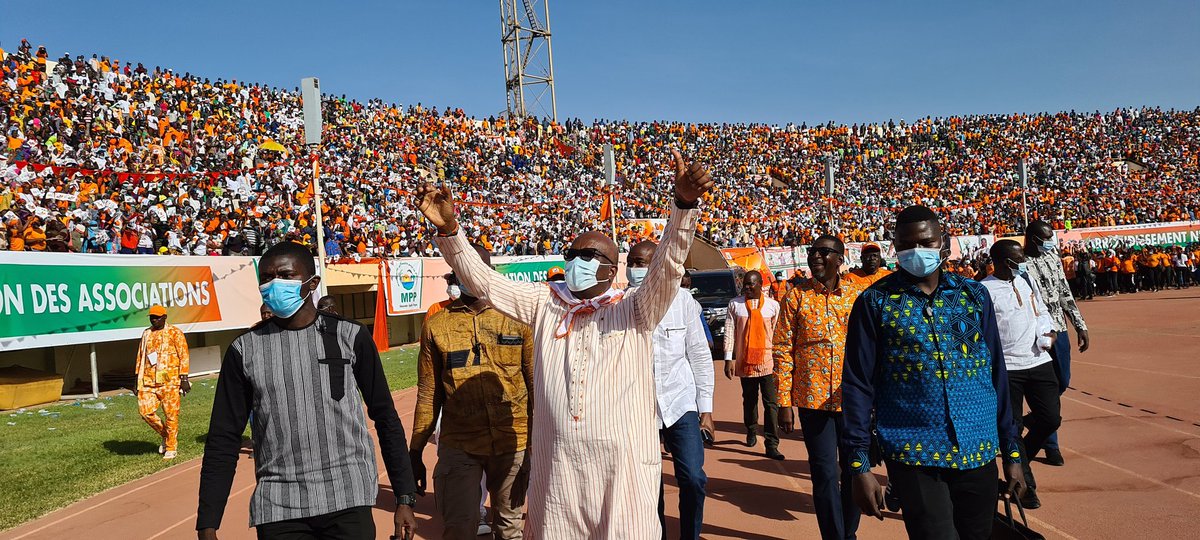 rochkaborepf's tweet photo. Peuple du Burkina Faso.
La mobilisation de cet après-midi au stade du 4 août de Ouagadougou m'honore.
#BurkinaVote2020 #Roch2020 https://t.co/0Z13uJVfuy