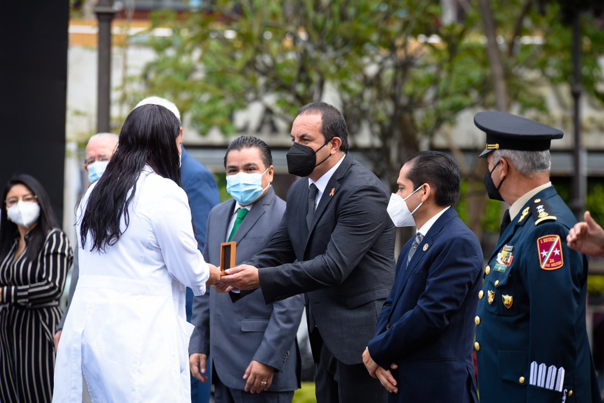 Preside <a href="/cuauhtemocb10/">Cuauhtémoc Blanco</a> Ceremonia Cívica por el CX Aniversario del Inicio de la Revolución Mexicana

•El mandatario estatal hizo entrega de la presea “Miguel Hidalgo” a personal médico y de enfermería
facebook.com/GobiernoEstado…