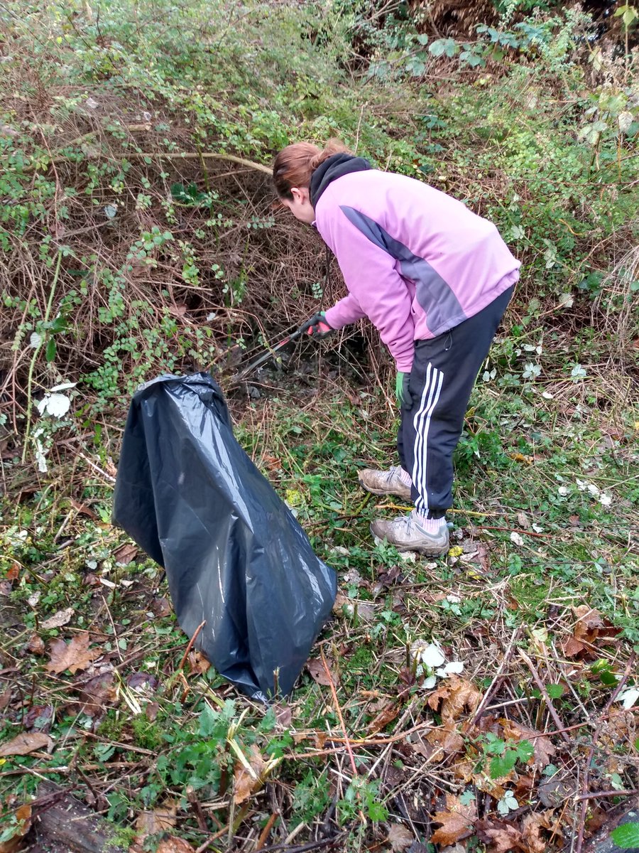 Routine maintenance in the Rushmere Street wildlife corridor today - with the inevitable litter picking!! <a href="/EastSuffolk/">East Suffolk Council</a> #rushmerestandrew #wildlifecorridor #litter <a href="/UKrubbishwalks/">Rubbish Walks CIC</a> #litterpick #volunteers #volunteering #wildlife