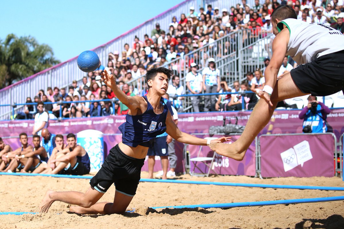 CAHandball's tweet photo. BEACH HANDBALL | La Legislatura de Río Negro declaró de Interés Educativo, Deportivo y Social la trayectoria en el beach handball de la cipoleña Rosario Soto y los viedmenses Nahuel Baptista y Tomás Paez, medallistas en los Juegos Olímpicos de la Juventud @buenosaires2018 👏🏼 https://t.co/VtcVdA0O0v