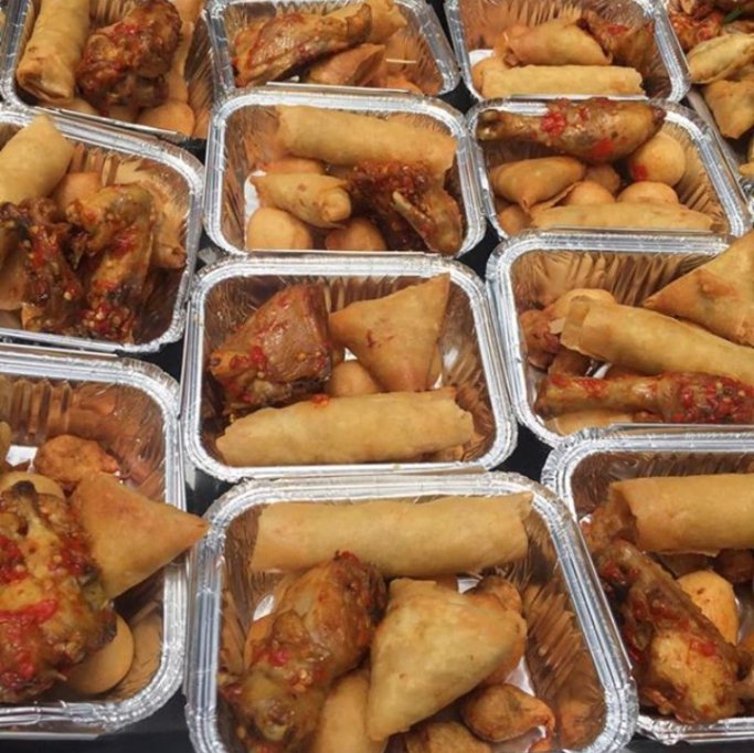 ChopsTito's tweet photo. We've been staying busy guys. Send in your orders for next week and upwards. We're available for all your small chops needs βΊοΈ. Call 08133800220 to place your order or meet us in the dm. We full ground π.
#TitoSmallChops #TitoEventChops
#SmallChopsInAbakaliki https://t.co/oVGWJDVSww
