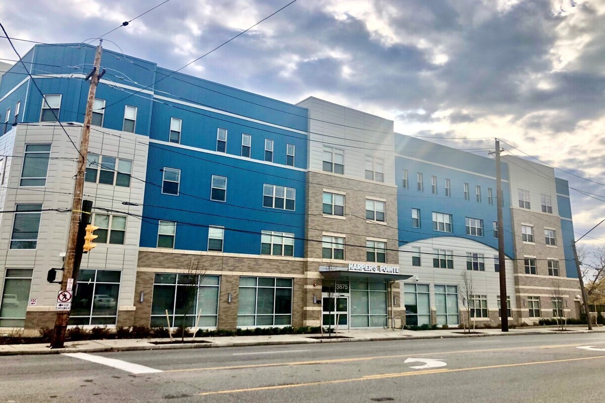 CommunitySolsED's tweet photo. Loving @OhioEnterprise naming Housing First's 13th building Harper's Pointe (for chronically homeless) in memory of the late Valeria Harper the former CEO of the @ADAMHSBoardCC who left this earth too soon https://t.co/ZkA1QyISde https://t.co/cgn8YHo6J2