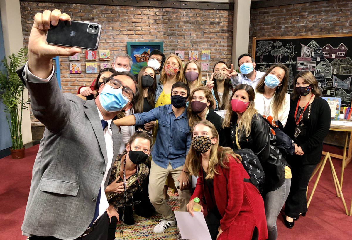 raulfiguersa's tweet photo. Esta semana celebramos 500 capítulos de #AprendoTV, una gran noticia que es posible gracias al esfuerzo de mucha gente, en especial de un tremendo grupo de profes que se ha reinventado y que ha puesto el corazón en cada minuto de grabación. Muchas gracias por su trabajo! https://t.co/1xeLlLmZxm