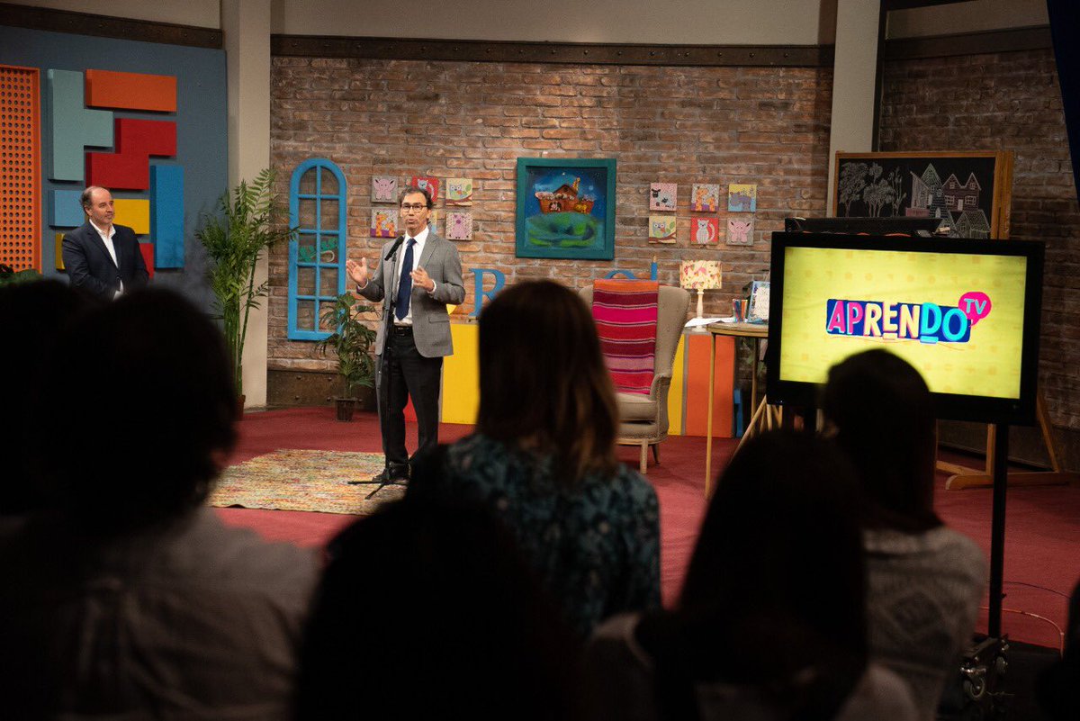raulfiguersa's tweet photo. Esta semana celebramos 500 capítulos de #AprendoTV, una gran noticia que es posible gracias al esfuerzo de mucha gente, en especial de un tremendo grupo de profes que se ha reinventado y que ha puesto el corazón en cada minuto de grabación. Muchas gracias por su trabajo! https://t.co/1xeLlLmZxm