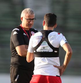 Le Procès de  #Kebaier, un plaeau kafkaïenHier j'ai fini de regarder l'intervention du sélectionneur national sur Forum Sport (Mosaïque FM)Quelques observations | Thread :