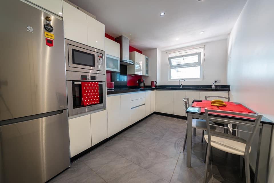HoneyB95's tweet photo. Cumberland Terraces - 3 bedroom for sale £270,000.00:

https://t.co/7wCt8bkeIA
.
.
#Gibraltar #RCA #estateagent #dreamhome #property #apartment #superbviews https://t.co/PiuoBcegbt