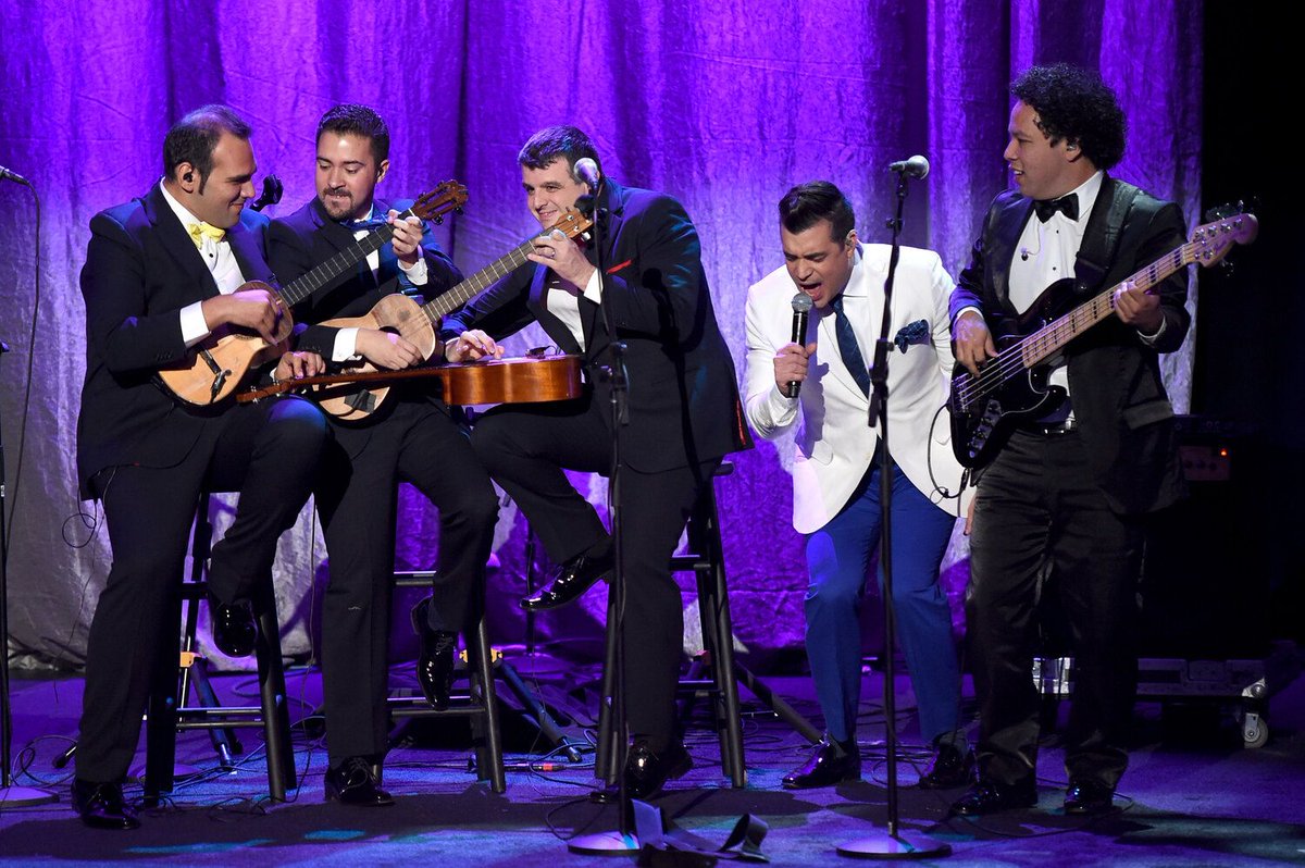 Simón Díaz <a href="/TIOSIMONnews/">Simón Díaz</a>, <a href="/Ilan_Chester/">Ilan Chester</a>, El <a href="/pollobrito/">Rafael Pollo Brito</a>, @C4Trio, Reynaldo Armas, <a href="/soymiguelsiso/">Miguel Siso</a>, <a href="/Compassesvzla/">Compasses</a>... Hagamos un recorrido por grandes momentos de la música venezolana en dos décadas de #LatinGRAMMYs 🤩🇻🇪🎶

Click!👇🏼

bit.ly/3fhUyEO