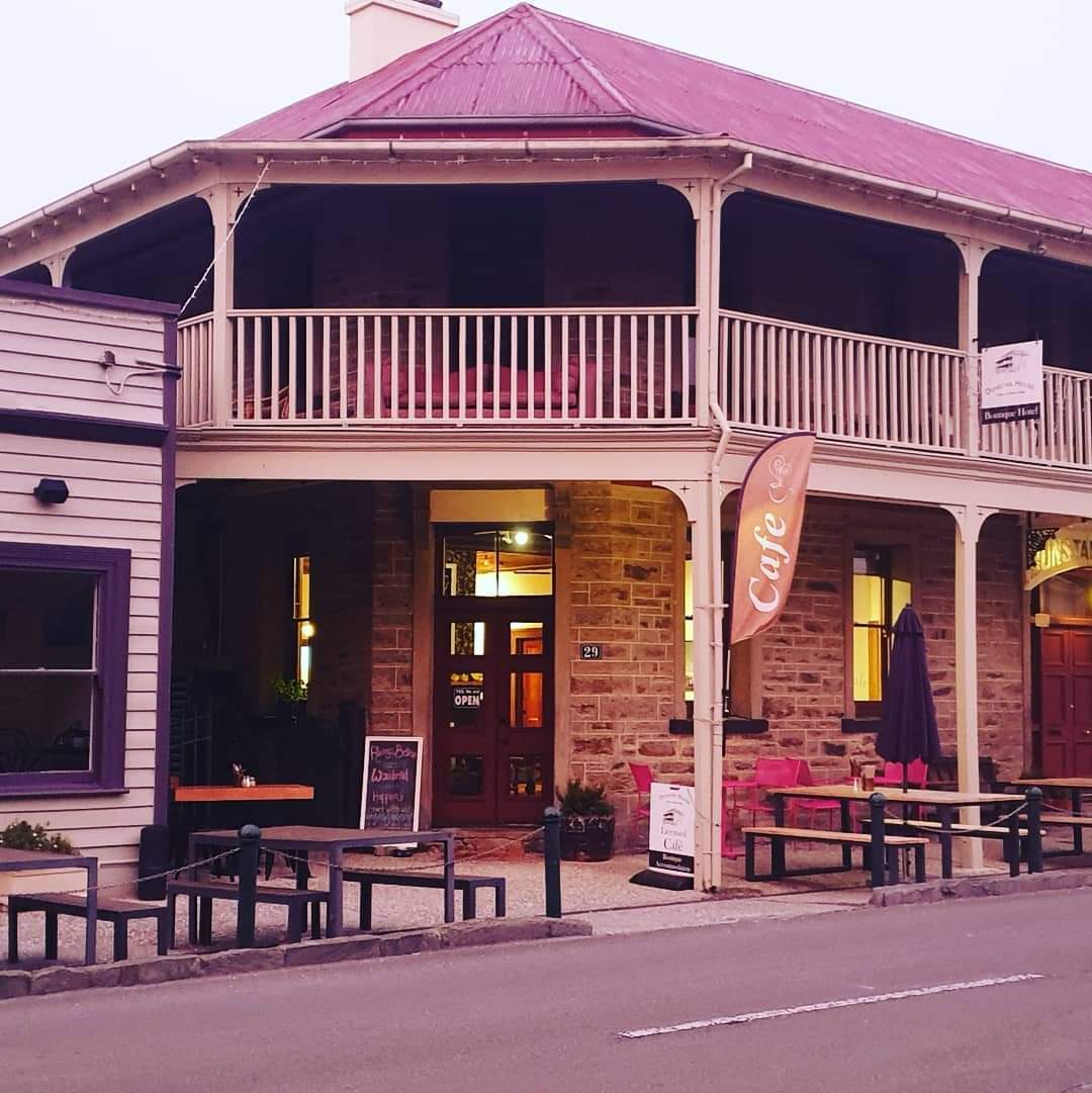 Good Morning from the Dunstan Hotel!
Did you know that before it was CLYDE, the town was called Dunstan? You'll see the old name on many of the beautiful historic buildings; &amp; of course there is Lake Dunstan.
(Clyde is a Scottish word for 'river'. Lake Clyde would just be silly)