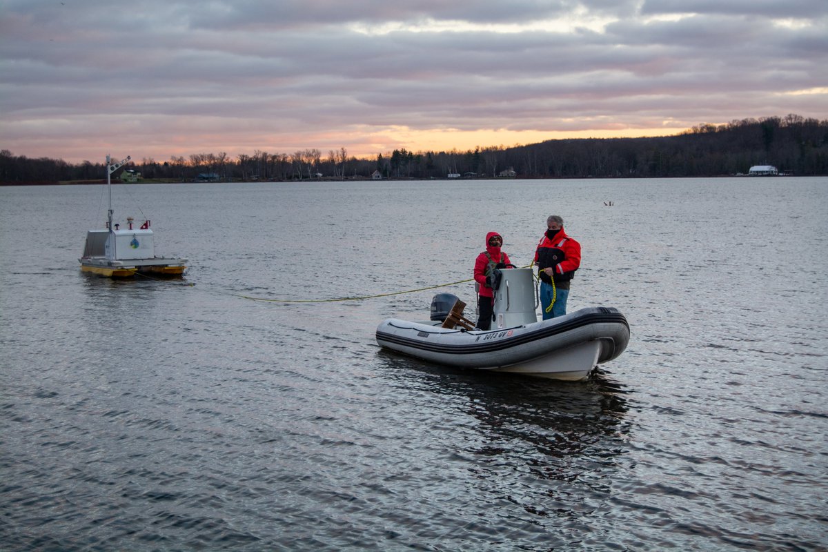 JPLakeGeorge's tweet photo. Pulling our vertical profilers off Chautauqua Lake, as conditions grow colder.
πΈ: @BrianMattes
#jeffersonproject #chautauqua #chautauqualake #lakes #water #freshwater #environmentalscience #science #research #technology #coldweather #november https://t.co/9RkiRfiRkO