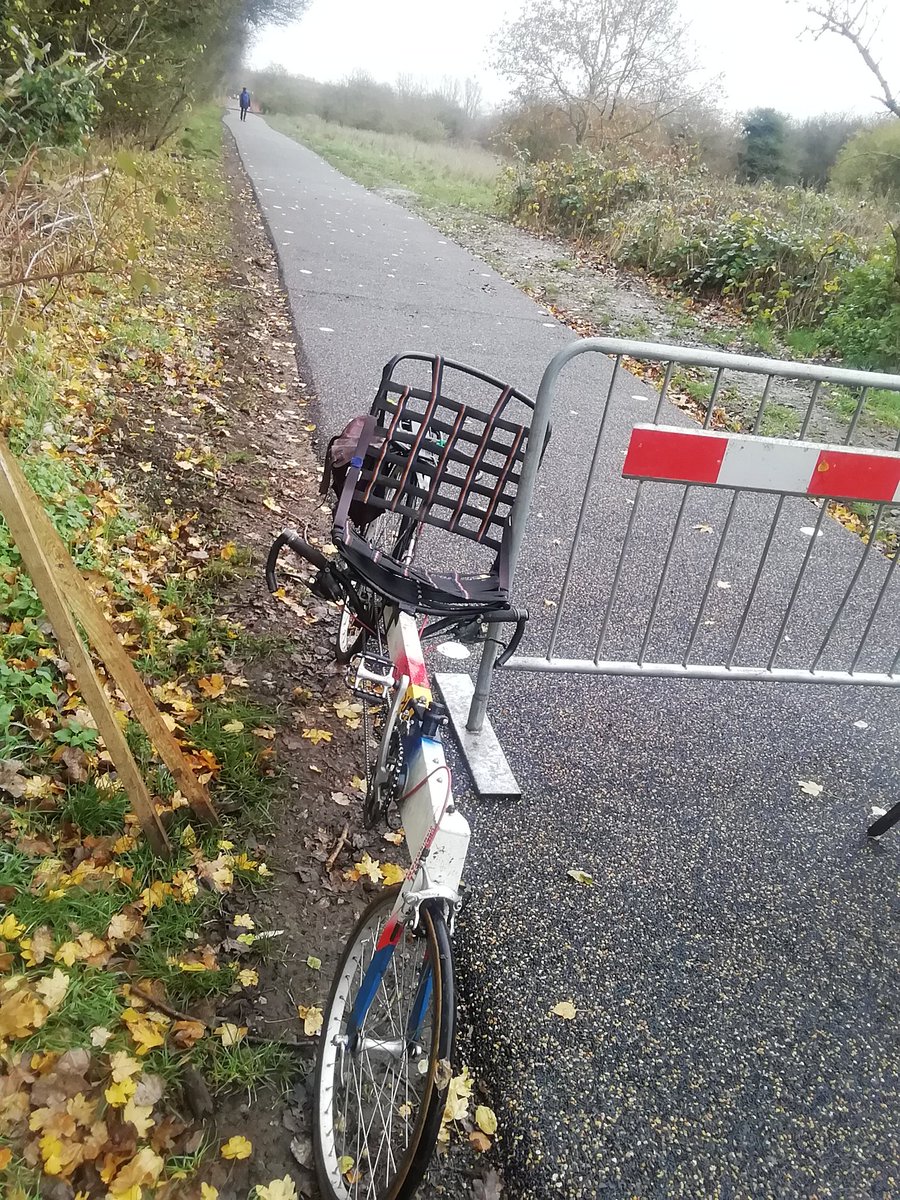 ECO2H2OUSE's tweet photo. New surface #Trailflex #recycled tyres #sustrans route 5 between #Oxford & #Abingdon great stuff @OxfordshireCC creating leisure & commuter route link #sustainable #transport More needed #Henley 2 #Wallingford? @SouthOxon @OxonCyclingNet @GBCycleEmbassy @PedalandPost https://t.co/sQEsBFvIJO