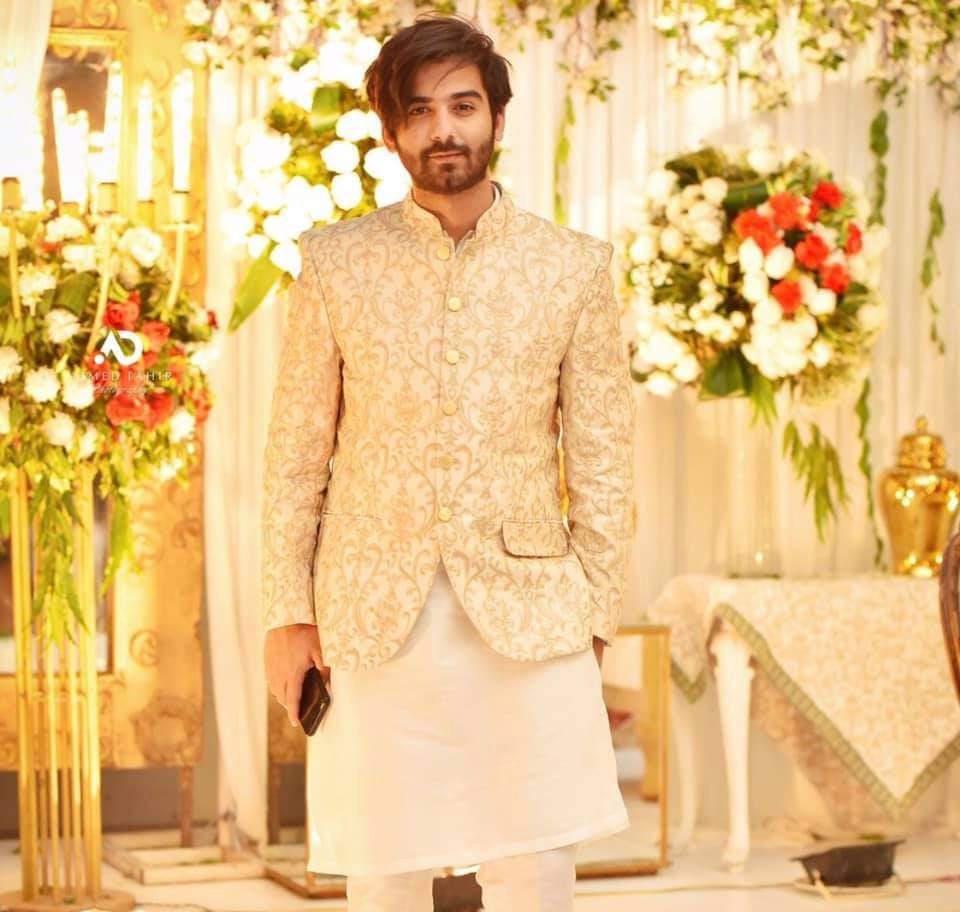 Areeja__16's tweet photo. " IF BEGANI SHADII MEI ABDULLAH DEEWNA HAD A FACE "🙂 https://t.co/EMeeUSJoop