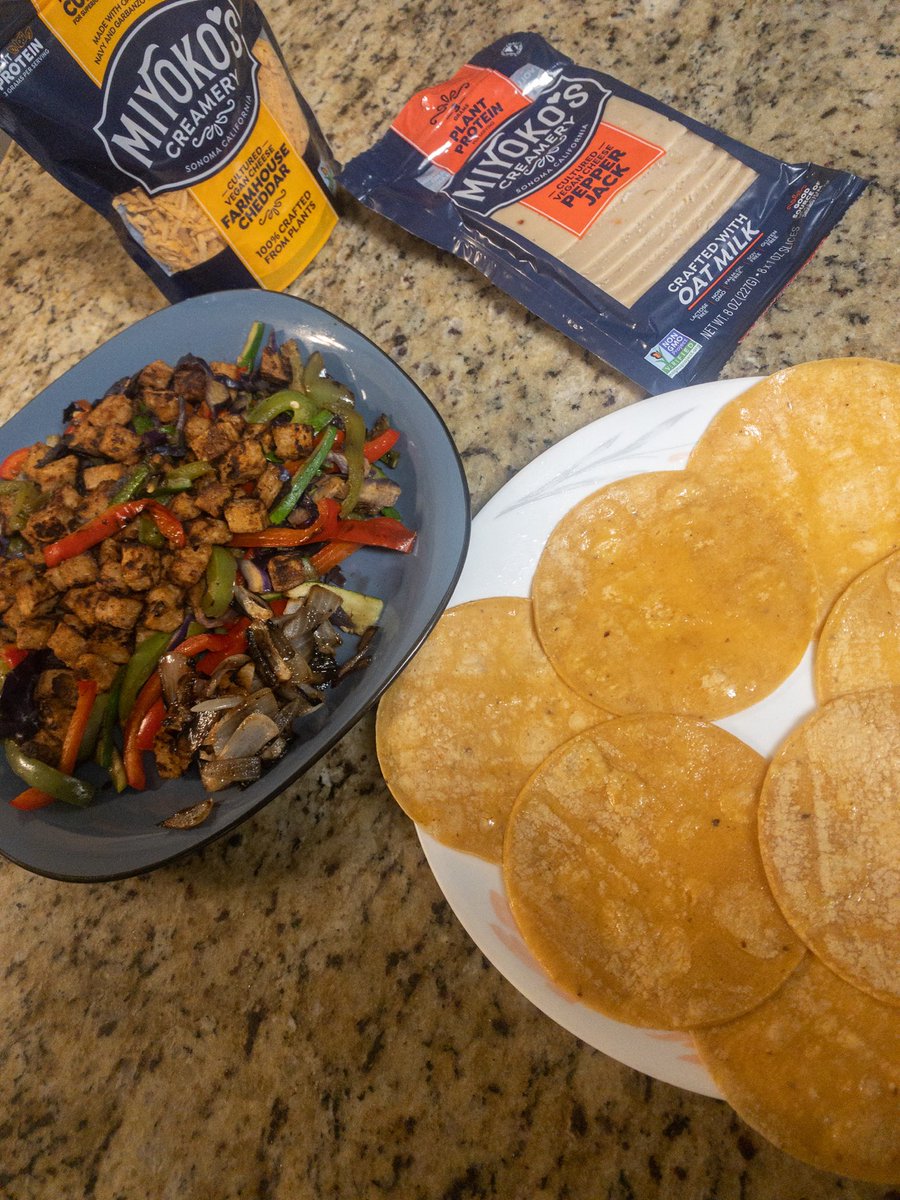 FuelVegan's tweet photo. Vegan chik’n quesadilla! #alphafoods ⁦@alphafoods⁩ ⁦@MiyokosCreamery⁩ ⁦@FodyFoods⁩ #conciouscooking #foodforthemindandsoul 💚🌱✨ https://t.co/3qluOAakeo