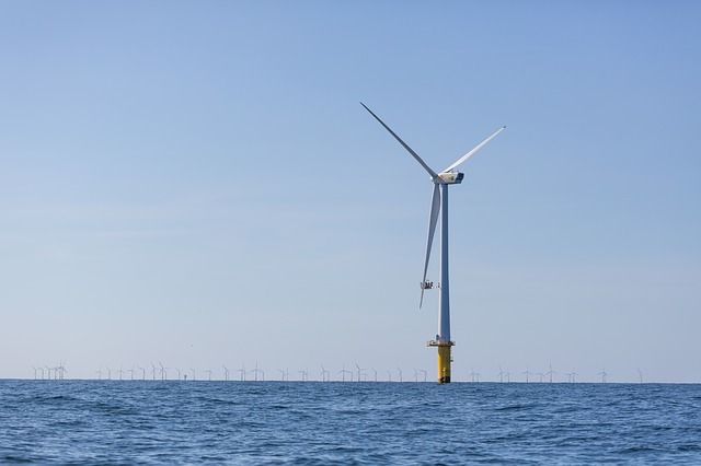 RWE Supply &amp; Trading GmbH, part of <a href="/RWE_AG/">RWE AG</a>, has signed a 15-year power purchase agreement (PPA) to supply <a href="/DB_Presse/">Deutsche Bahn AG</a> with electricity from the Amrumbank West offshore wind farm in the North Sea, which has been generating clean energy since 2015.
cleanenergypipeline.com/news/deutsche-…