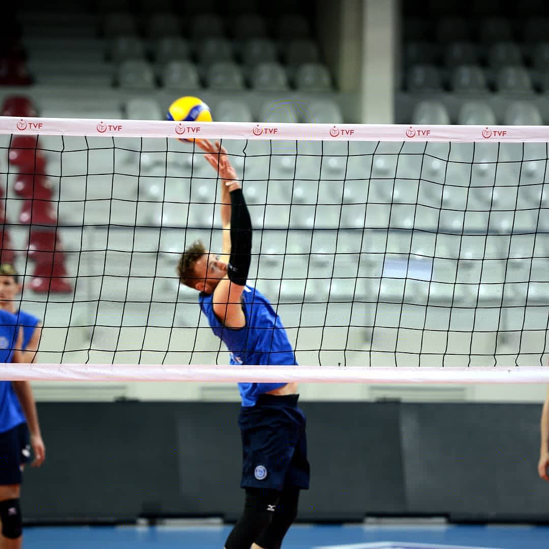 arkas_spor's tweet photo. İkinci yarının ilk maçında deplasmanda Galatasaray HDI Sigorta ile karşılaşacağımız maçın hazırlıkları devam ediyor. 👊🏐
🔵⚪
#GoArkas
#ArkasSporKulübü #ArkasSpor #voleybol #spor #sporkulübü #Volleyball #ninesquared #EfelerLigi #axasigortaefelerligi #MaskeniTak https://t.co/cdbUGKgK6w