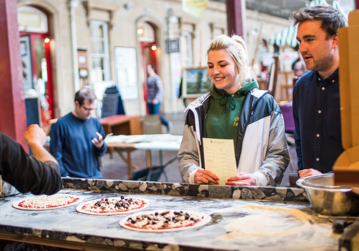 BathPizzaCo's tweet image. 👩‍🌾 Support Bath's economy and shop the @bathfarmersmar1 who are in the house every Sat from 8-1pm here @GPS_Bath 🙌 #ShopLocal 

✅ Incredible local produce
✅ Covid secure environment 
✅ Awesome local community vibe
✅ Alfresco, covered space