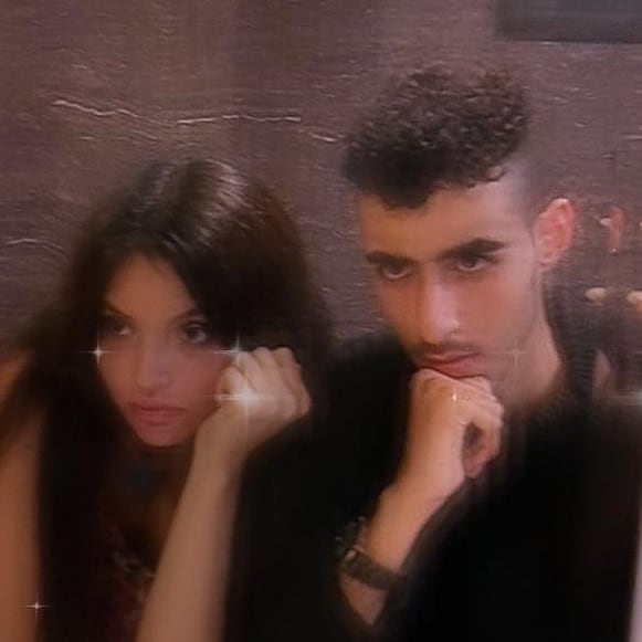 sentientfukutsu's tweet image. Ayer en un evento me dijo varia gente que me parecía a Gustavo Cerati... Jamás me sentí tan halagado y en desacuerdo. (La última foto me calló la boca tho)

#90saesthetic #curlyguy #thinbrows #artisticvenezuelan #90sstyle #vintageaesthetic #curlyboy #followback #artistavenezolano