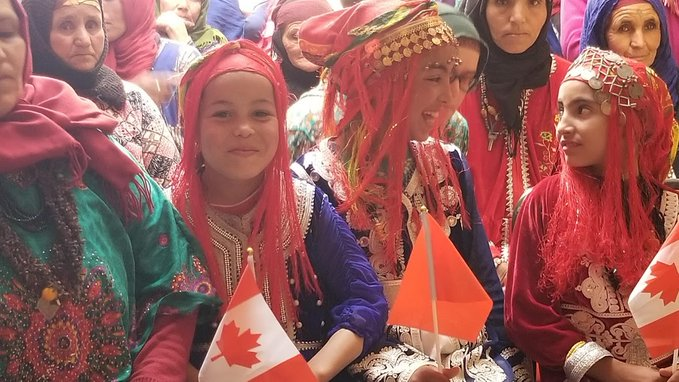 NellStewart's tweet photo. Mes premiers 4 mois au Maroc, non impactés par la #COVID19 (hamdullah!) ont été jalonnés de rencontres en personne avec des gens formidables dans plusieurs régions du pays : #SoussMassa, #MiddleAtlas, #Fez, #Zagora, #Ouazarzate #Marrakech & plus encore... 4/10 https://t.co/JgSu70P812