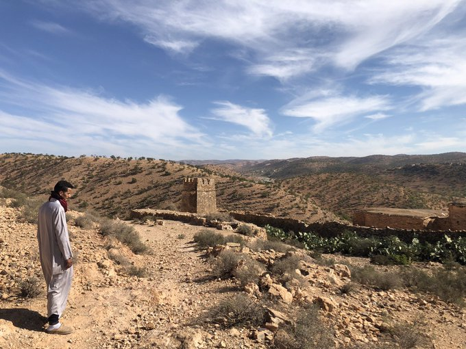 NellStewart's tweet photo. Mes premiers 4 mois au Maroc, non impactés par la #COVID19 (hamdullah!) ont été jalonnés de rencontres en personne avec des gens formidables dans plusieurs régions du pays : #SoussMassa, #MiddleAtlas, #Fez, #Zagora, #Ouazarzate #Marrakech & plus encore... 4/10 https://t.co/JgSu70P812