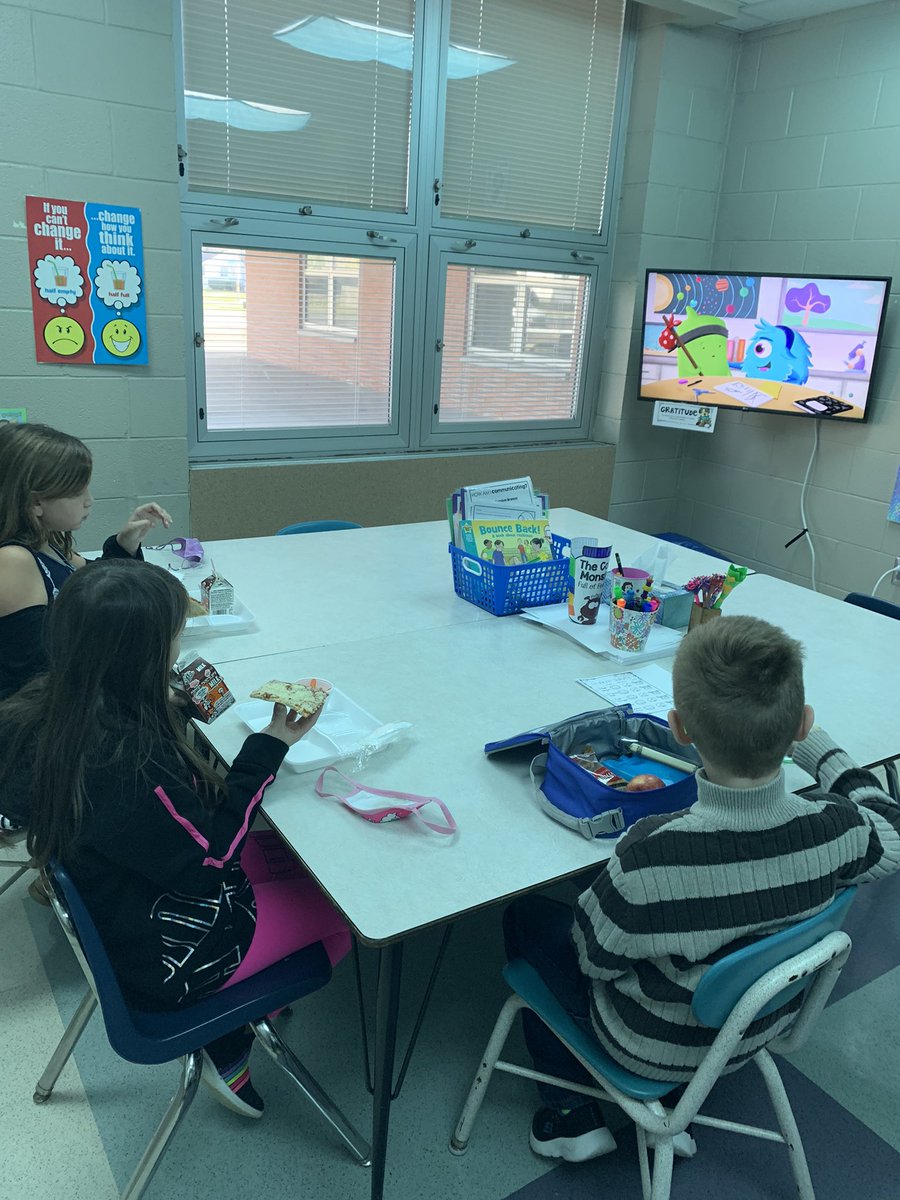 sarahdavis_FF's tweet photo. So excited to be part of a lunch bunch this year! We are learning about brain training with some help from our friend, Mojo! #Fairfieldrocks https://t.co/RNANG7VyOi