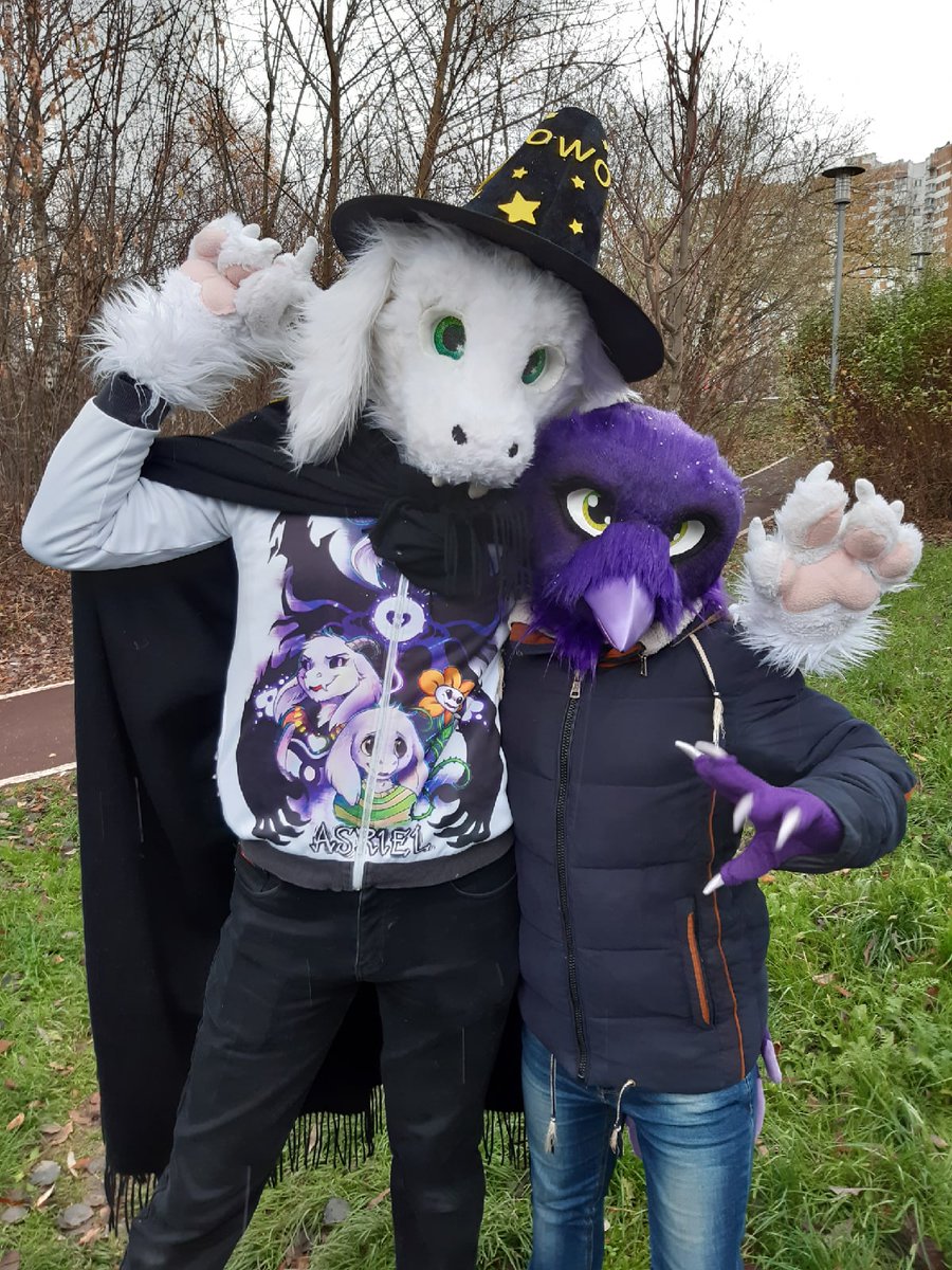 AilloTusk's tweet photo. Finally had a chance to have a walk with cute fluffs. And it's a first time Aillo saw snow :з. Later that evening played mafia with them.
#furry #FursuitFriday #fursuit #Raven
@CuteFursuits @FursuitPursuits https://t.co/grvpBB9a7j