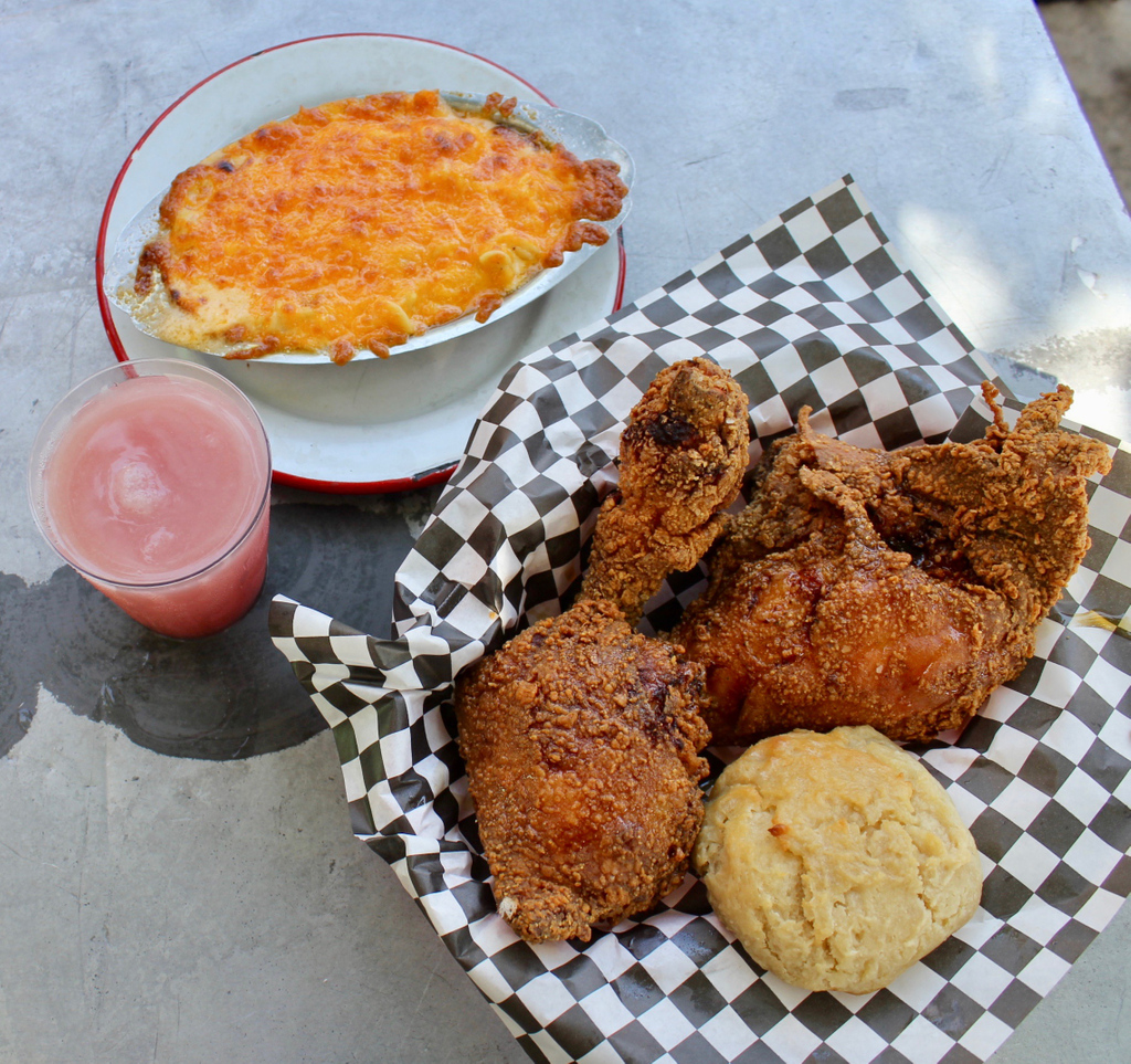 Look, we know you want Fried Chicken Wings for dinner. Do yourself a favor and order our Family Meal with Jumbo Wings, Mac, Collard Greens, and Biscuits at bit.ly/InaMaeOrderToa…