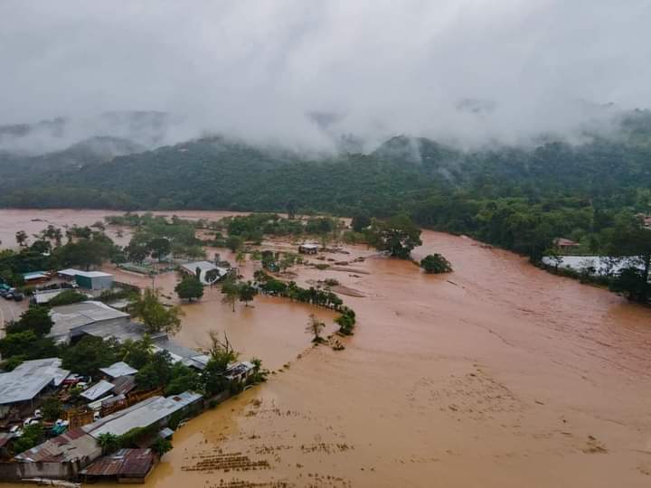 ccanacahn's tweet photo. Esta es Copán Ruinas después de las inundaciones y devastación de la tormenta IOTA🌪🌧☔️
#ProyectoNoticia
#HuracanIotaHN
#Iota https://t.co/qmJBfn8kK0