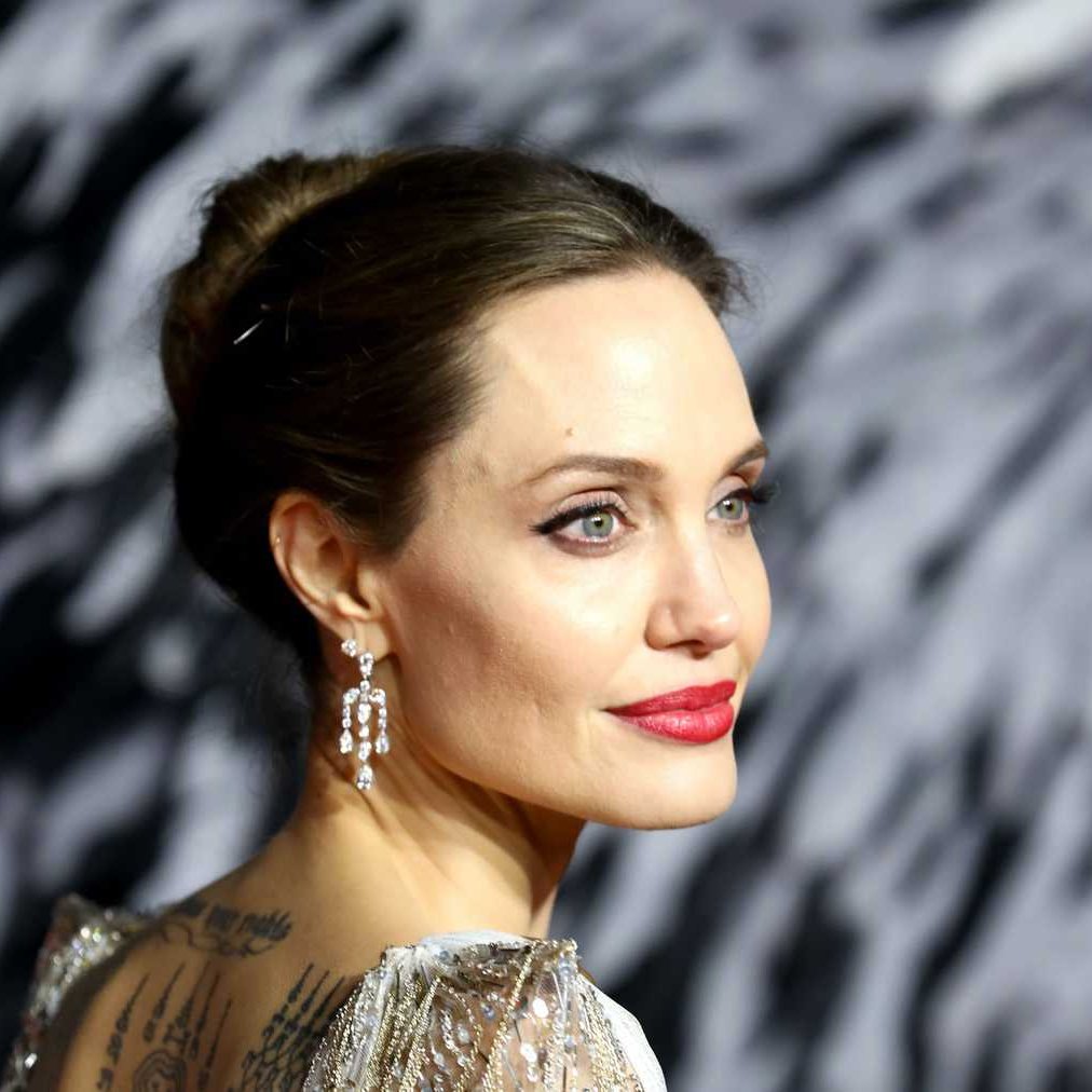 BeirutcomMag's tweet photo. أنجلينا جولي مخرجة فيلم "Unreasonable Behaviour" https://t.co/W8ySoQXEMc 
#BeirutcomMag via @BeirutcomMag 

#AngelinaJolie #DonMcCullin #UnreasonableBehaviour https://t.co/2KlBt4jJrG