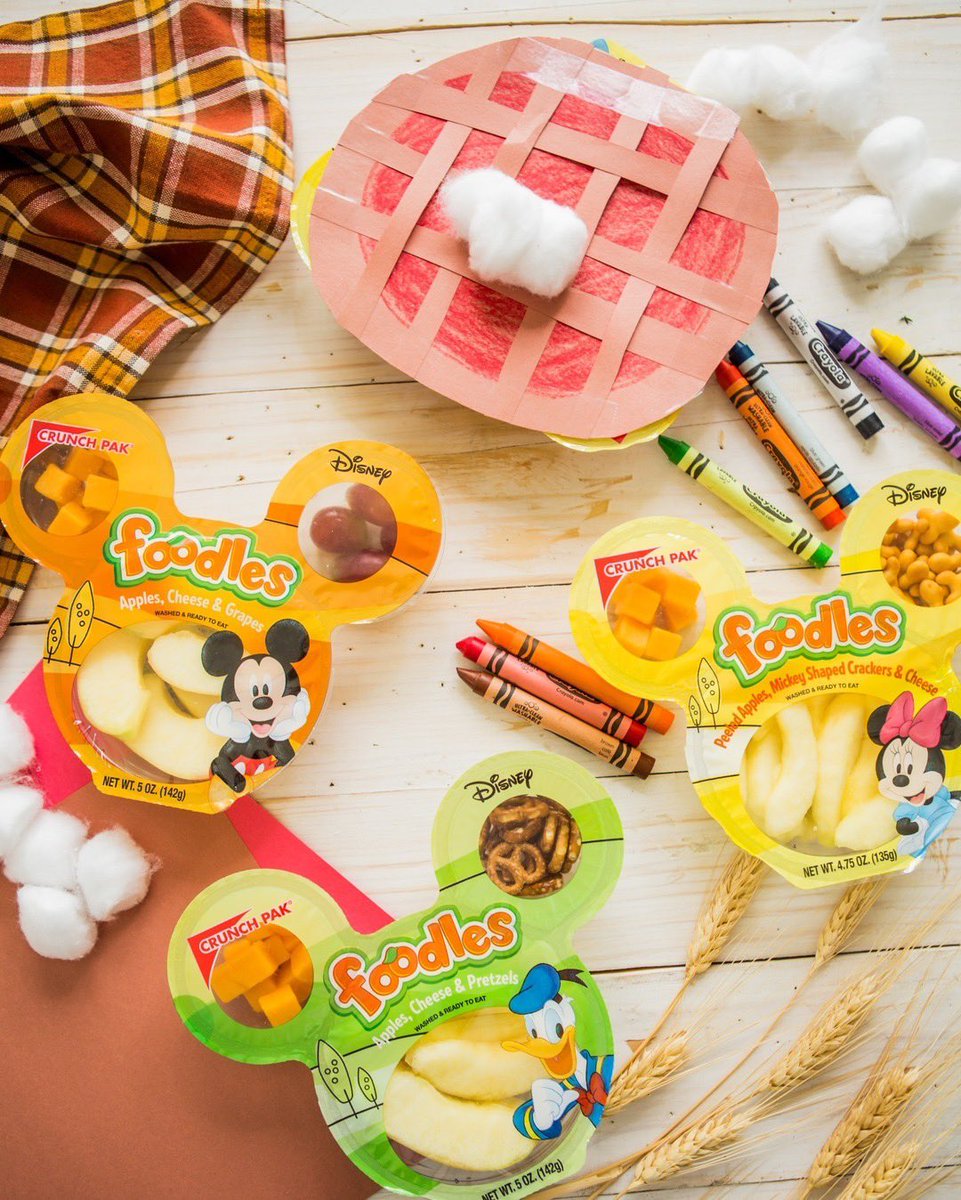 CrunchPak's tweet photo. Make #Thanksgiving even more fun this year with some crafty projects for the kids! Turn your favorite #CrunchPak snacks into fun holiday crafts, like this pie: https://t.co/DvVXItYJpM https://t.co/jr7doGL8zH