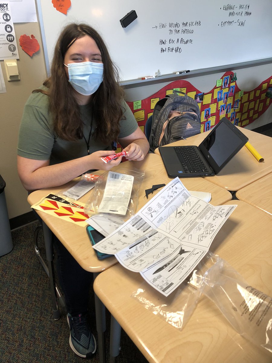 ajaxa444's tweet photo. What did you do today? We are building rockets in AP Research, among other things. @AHSlibrary06 @HumbleISD_AHS @ahsacademics @ElizabethFagen @AP_Trevor https://t.co/45o9u8okdl