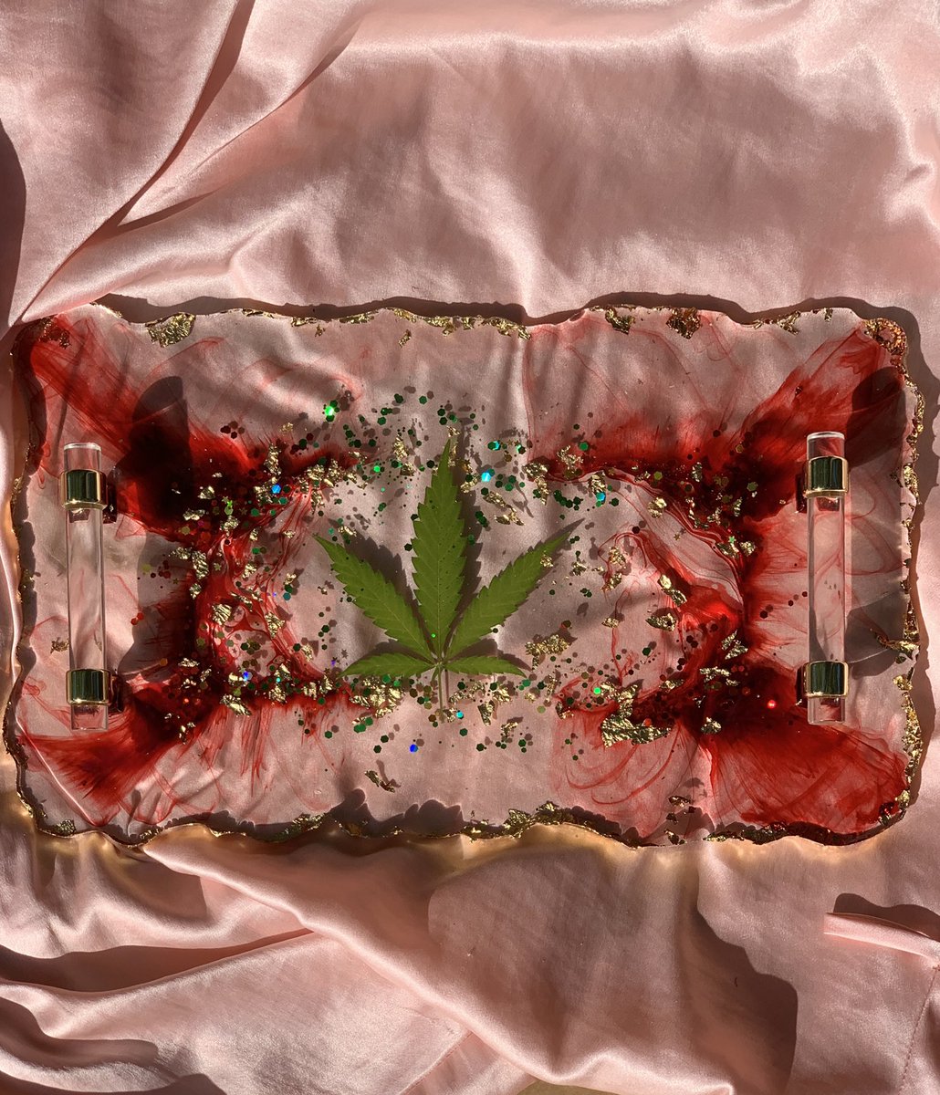 illustrasuns's tweet photo. @illustrasuns x @LeftCoastX 
🔥Danksgiving giveaway🔥

Winner will receive this one of a kind 420 rolling tray ✨

Rules:
-Follow us 
-Like/rt 
-Tag a friend for extra entries 
-Ends 11/27 https://t.co/3rJHmLIuJq