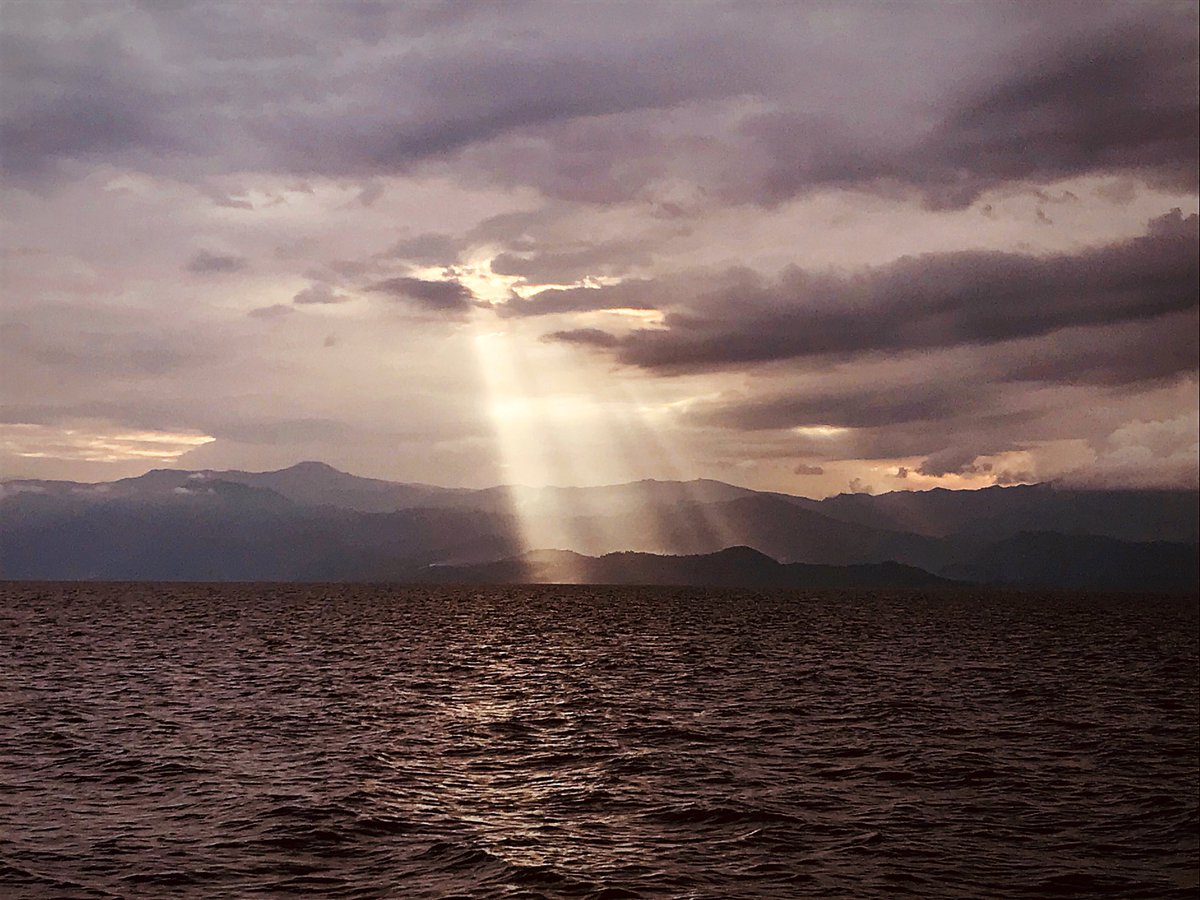 IAUGMuhima's tweet photo. Ce que je ressens c'est de la FIERTÉ, lorsque j'admire le Lac Kivu... sa grande beauté, ses opportunités.
#RDC
#KivuLandOfPeace
#KivuLac https://t.co/gJITu5z8Ux