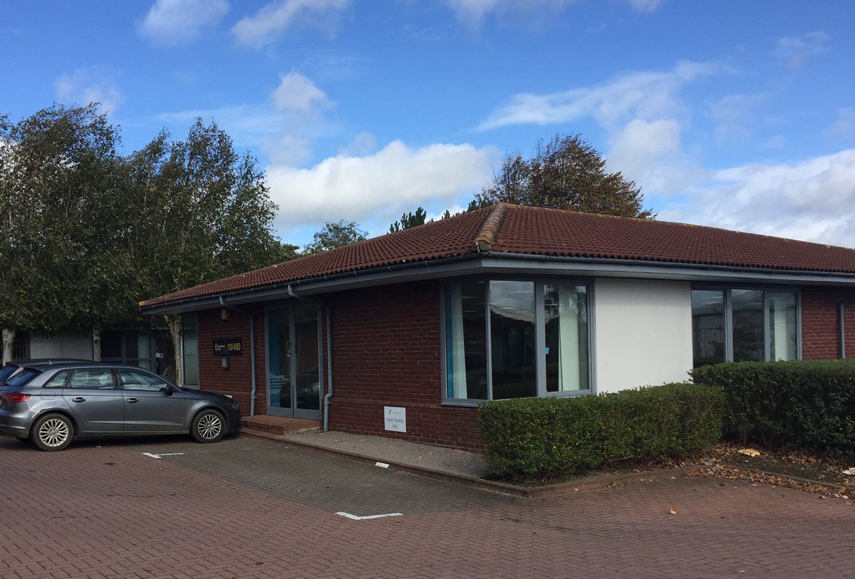 Colliers_UK's tweet photo. As offices go, 10 Woodlands offers something rather unique. 

This single storey building is in a landscaped setting on one of Bristol’s most attractive business parks and near to the M5 and M4 motorways.

Take a look: https://t.co/lygVCWrUtL

#officespace #bristoloffice https://t.co/kCOvbvosvp