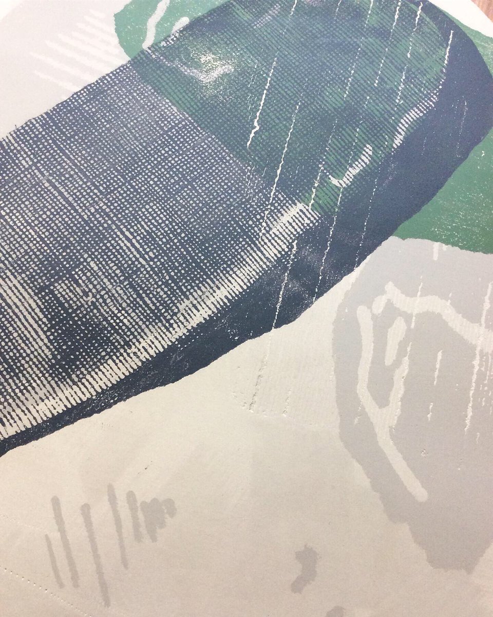 verityahoward's tweet photo. It’s good to be back in the studio making again. I’ve been enjoying #monoprinting today & am experimenting with using a new colour palette of coloured slips.
#clay #ceramics #ceramicart #hereford #herefordshire #cremerging #hfdsculture #rethinkceramics #monoprint #art #fineart https://t.co/99DSVSe5Ys